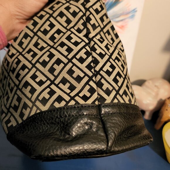 Large TOMMY HILFIGER cream|black canvas, faux leather monogram shoulder tote bag - Picture 5 of 9